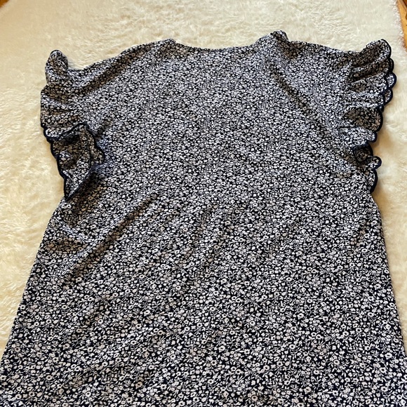 Women’s Michael kors blue and white flowered blouse. Size US M - Picture 5 of 7